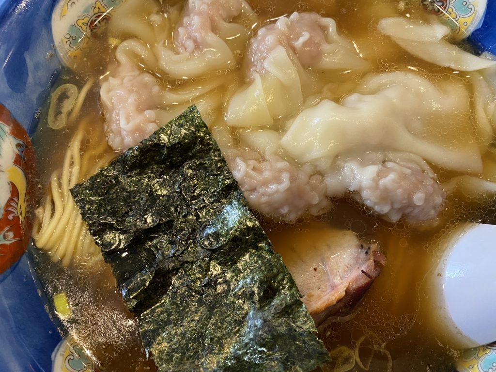 肉ワンタン麺の海苔のようす【行った】浜田山「たんたん亭」(支那そば)で「肉ワンタンメン」